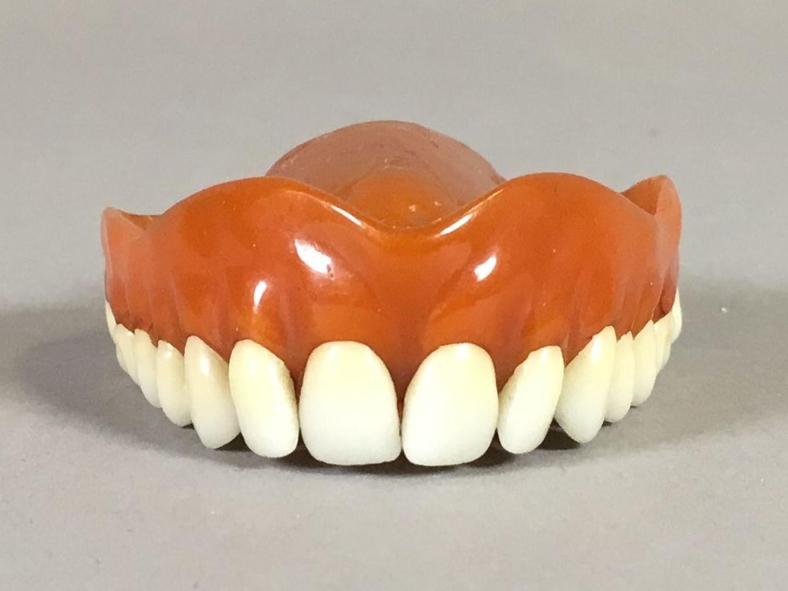 A set of upper dentures.